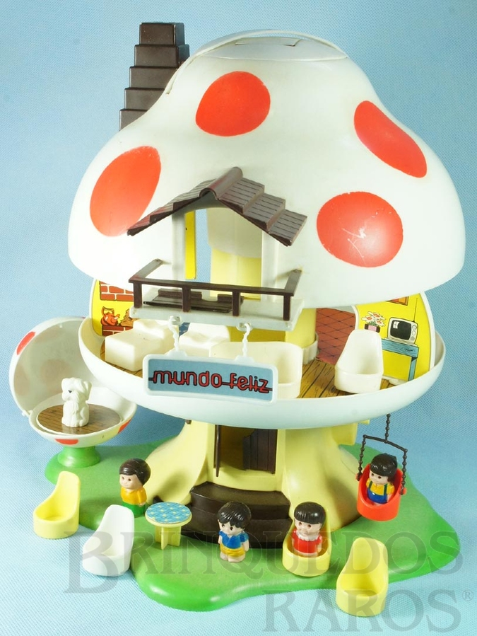 Brazilian mushroom doll house
